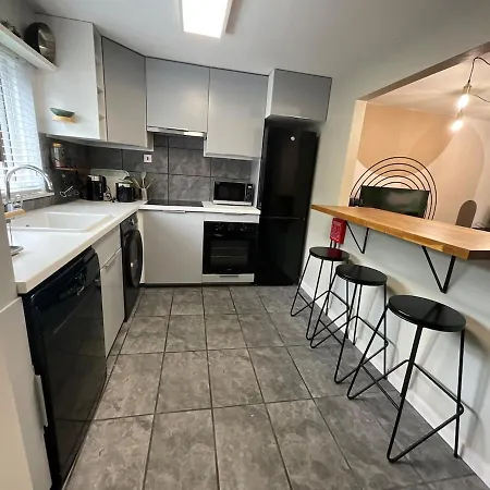 Stylish Near Centre