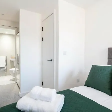 Lovely 2bed W Balcony *