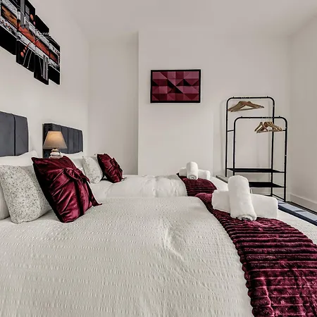 Chic 3-bedroom House - Free Parking And Wifi Apartment