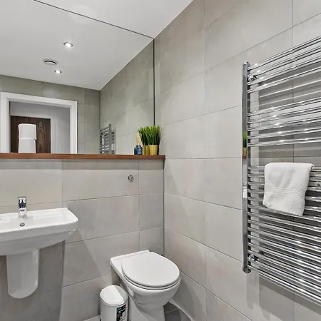 Retreat With Stunning Views Apartamento Manchester