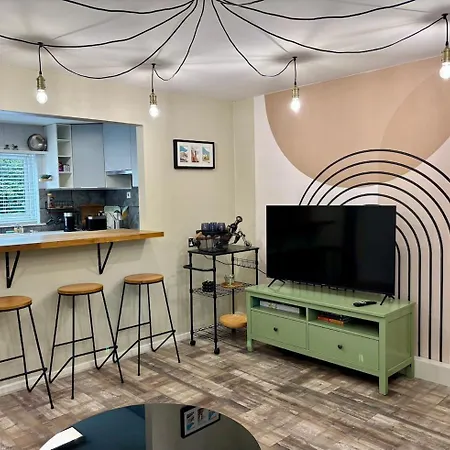Апартаменты Stylish Near Centre