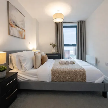 Stylish 2br Near Man Utd, Cricket Stadium & شقة مانشستر