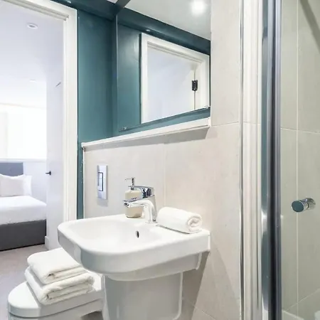 Lovely 2bed W Balcony *