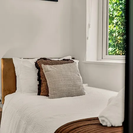 Apartment Chic 3-bedroom House - Free Parking And Wifi Manchester