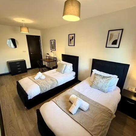 Apartman Oak & Noir Suite-luxury 2-bedroom Flat, Parking, Wifi, Netflix, Location Manchester