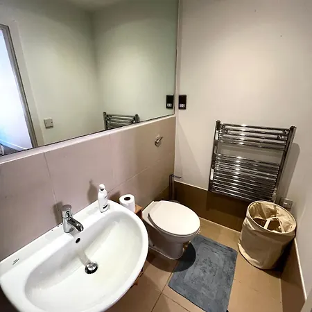 The Hacienda Hideaway - 2br With Balcony * مانشستر