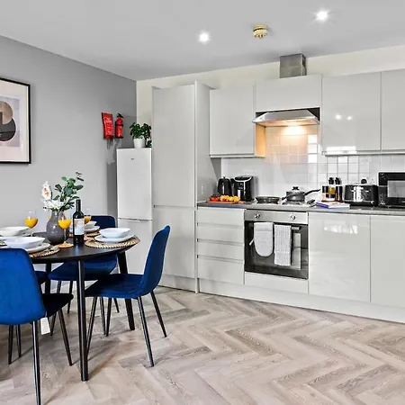 Stylish 2br - Near Mediacity - Free Parking & Business Ready Appartamento Manchester