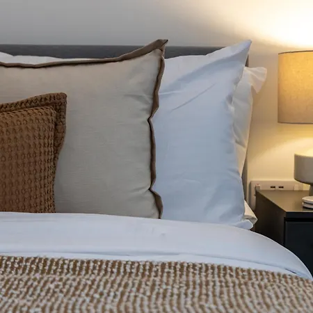 Stylish 2br Near Man Utd, Cricket Stadium & شقة