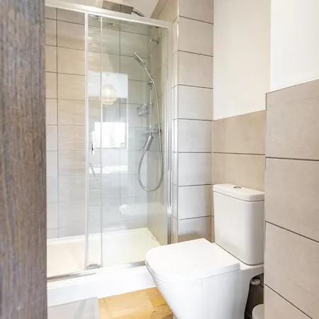 2 Bedroom 5 Minutes From Old Trafford - Free Parking