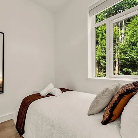Apartment Chic 3-bedroom House - Free Parking And Wifi *