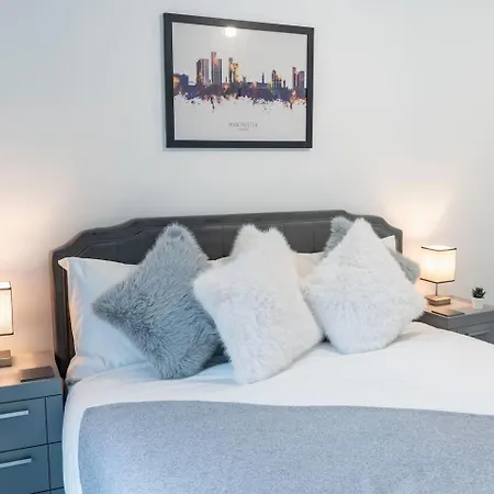 1 Bed Centre Flat Balcony Canal View! Manchester