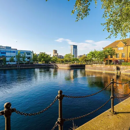 Salford Waterfrontview Fparking Washerdryer