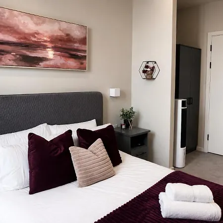Luxury Penthouse Sleeps 8 Terrace Parking 3br * Manchester
