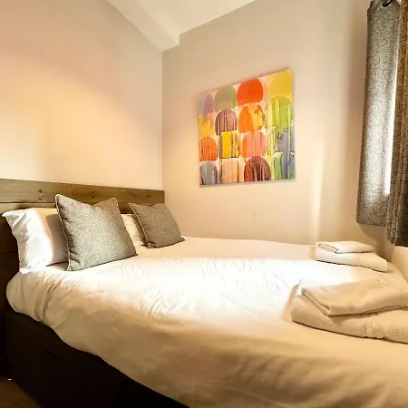 Stunning Floor Flat In The Heart Of