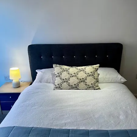 The Hacienda Hideaway - 2br With Balcony Manchester
