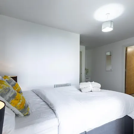 شقة 2 Bedroom - Balcony - Riverside - Salford *
