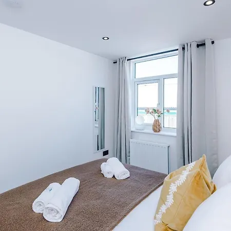 Pool Table, 4br, 4bath, Free Parking * Manchester