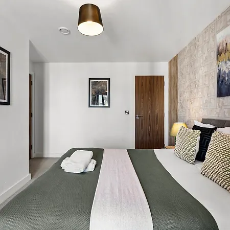 Retreat With Stunning Views Manchester