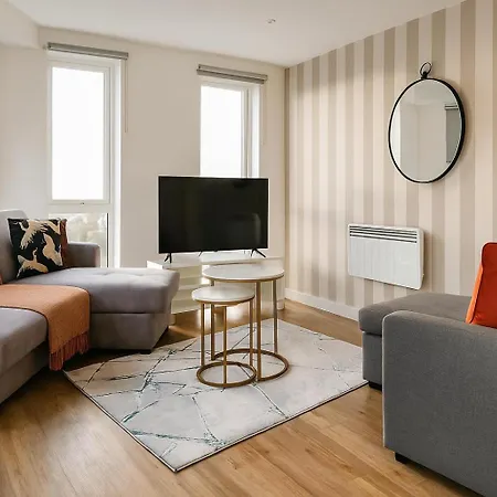 Stylish Penthouse In With Parking * Manchester