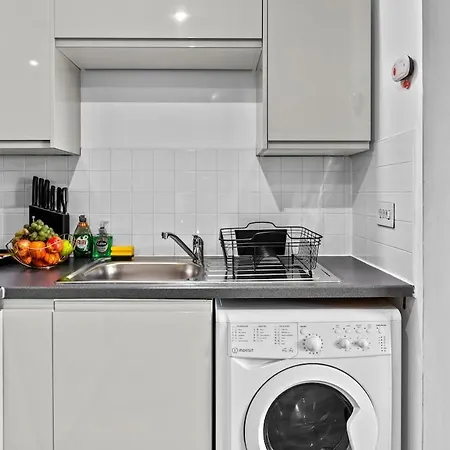 Stylish 2br - Near Mediacity - Free Parking & Business Ready Appartamento