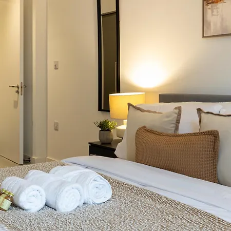 Stylish 2br Near Man Utd, Cricket Stadium & شقة مانشستر