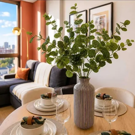 Premium 1-bedroom Views & Free Parking * Manchester