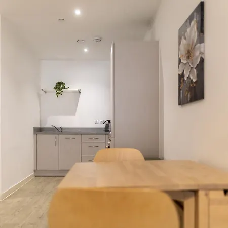 Modern Apartment Near Old Trafford Stadium *