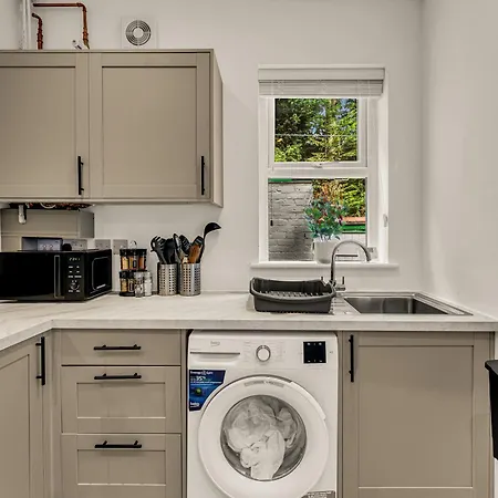Apartment Chic 3-bedroom House - Free Parking And Wifi Manchester