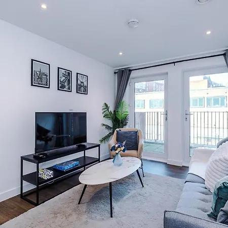 Centre W Balcony & Free Parking *