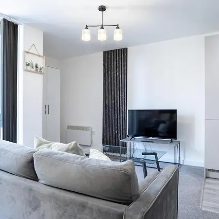 Manchester, Salford, Balcony & Easy Access Manchester