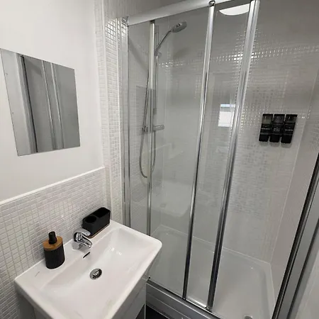 Apartman Oak & Noir Suite-luxury 2-bedroom Flat, Parking, Wifi, Netflix, Location Manchester