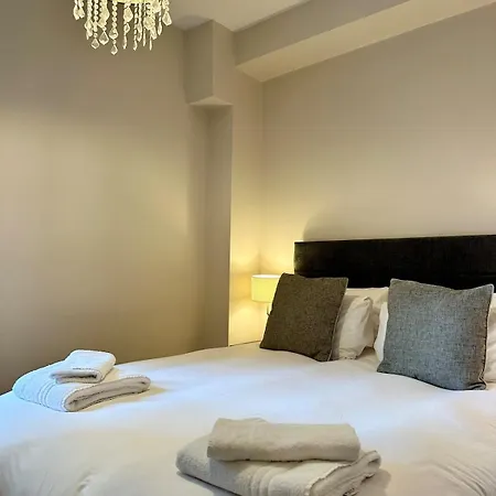 Stunning Floor Flat In The Heart Of