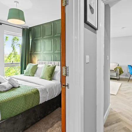 Stylish 2br - Near Mediacity - Free Parking & Business Ready Appartamento