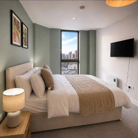 Premium 1-bedroom Views & Free Parking