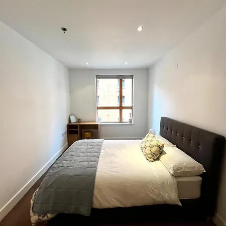 The Hacienda Hideaway - 2br With Balcony شقة *
