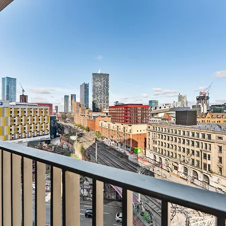 Apartment Retreat With Stunning Views *