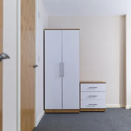 Apartment Modern 2-bed Ensuite In The Baileys
