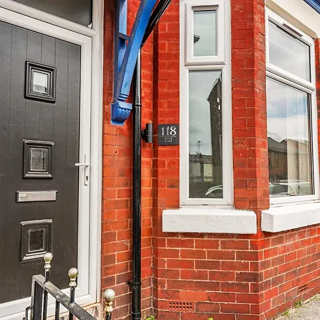 Chic 3-bedroom House - Free Parking And Wifi Apartment