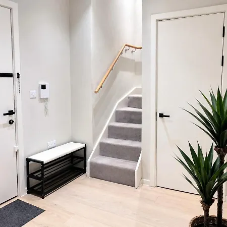 Luxury Penthouse Sleeps 8 Terrace Parking 3br * Manchester