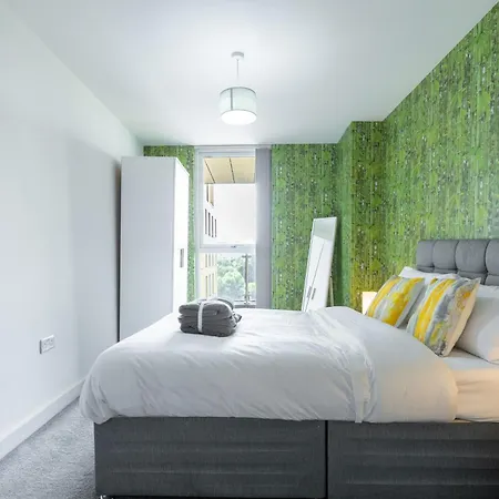 2 Bedroom - Balcony - Riverside - Salford