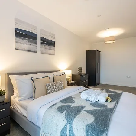 Stylish 2br Near Man Utd, Cricket Stadium & شقة مانشستر