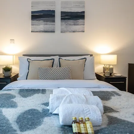 Stylish 2br Near Man Utd, Cricket Stadium & شقة مانشستر