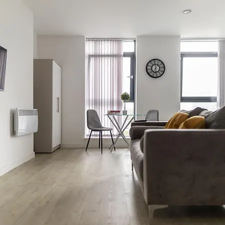 Modern Apartment Near Old Trafford Stadium