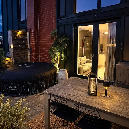 Luxury Penthouse Sleeps 8 Terrace Parking 3br Manchester