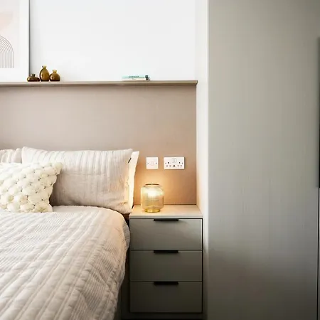 For Students Only - Square Gardens, Acer In Apartment Manchester