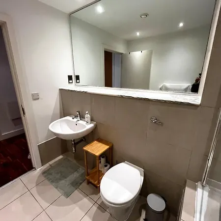 The Hacienda Hideaway - 2br With Balcony Apartamento Manchester