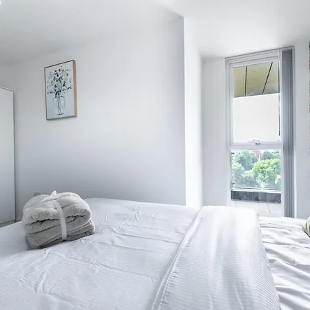 2 Bedroom - Balcony - Riverside - Salford
