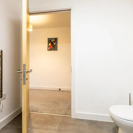 2 Bedroom - Balcony - Riverside - Salford *