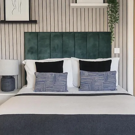 Stylish Penthouse In With Parking Apartman
