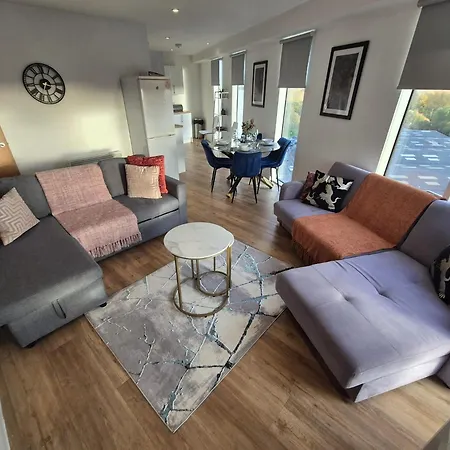 Stylish Penthouse In With Parking Apartman